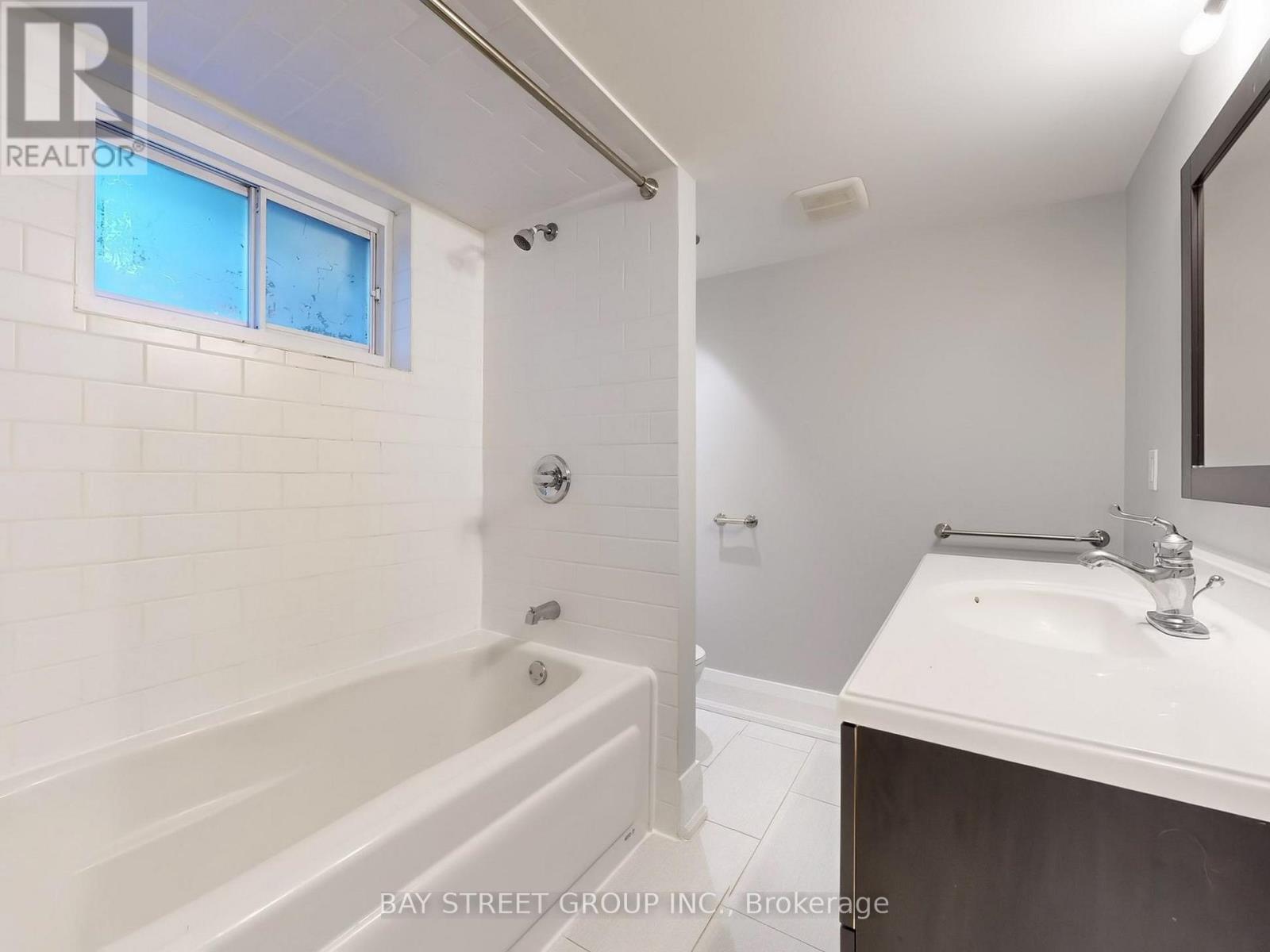 8 Overton Crescent, Toronto, Ontario  M3B 2V2 - Photo 36 - C12483025