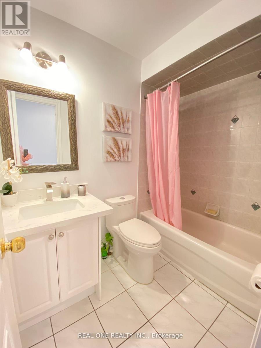 72 Weatherill Road, Markham, Ontario  L6C 2P5 - Photo 11 - N12483015