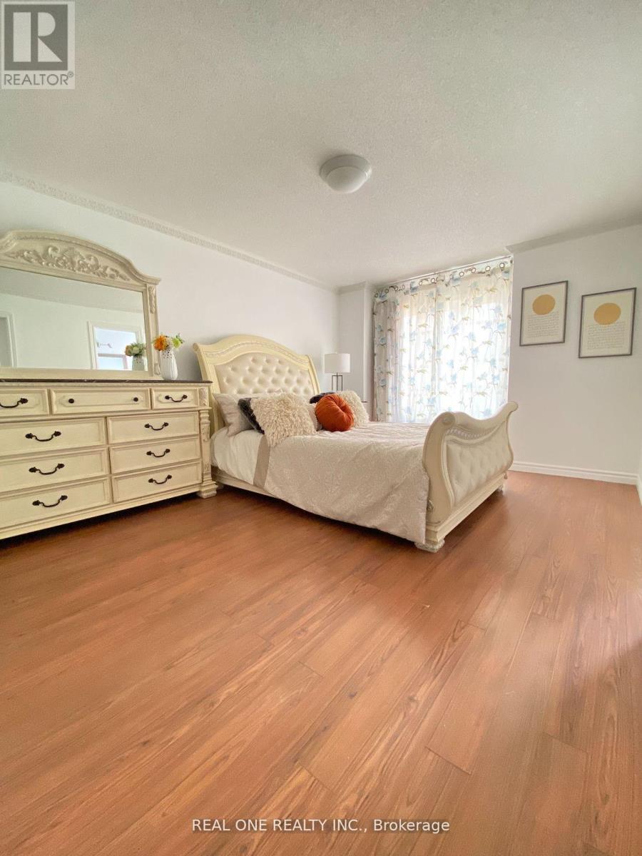72 Weatherill Road, Markham, Ontario  L6C 2P5 - Photo 5 - N12483015