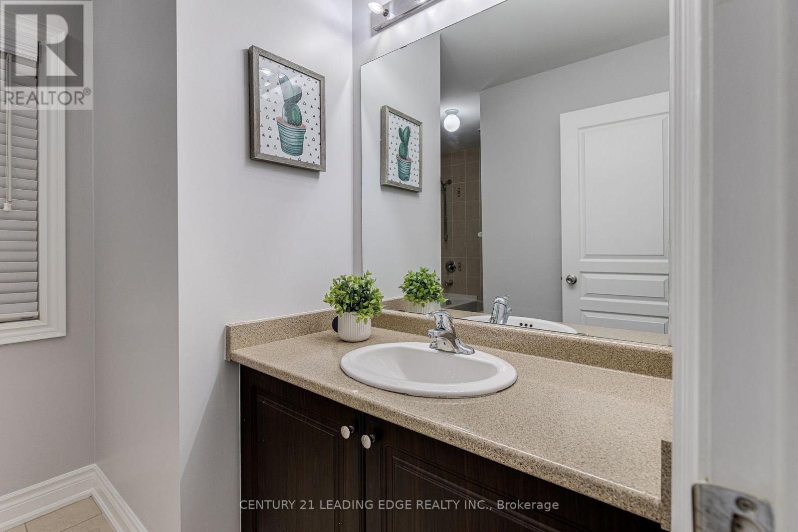 102 Mactier Drive, Vaughan, Ontario  L4H 4T9 - Photo 22 - N12483036