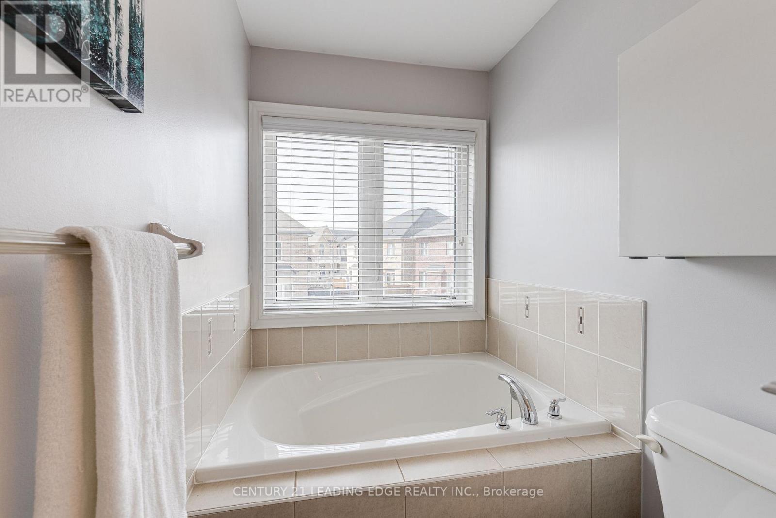 102 Mactier Drive, Vaughan, Ontario  L4H 4T9 - Photo 29 - N12483036