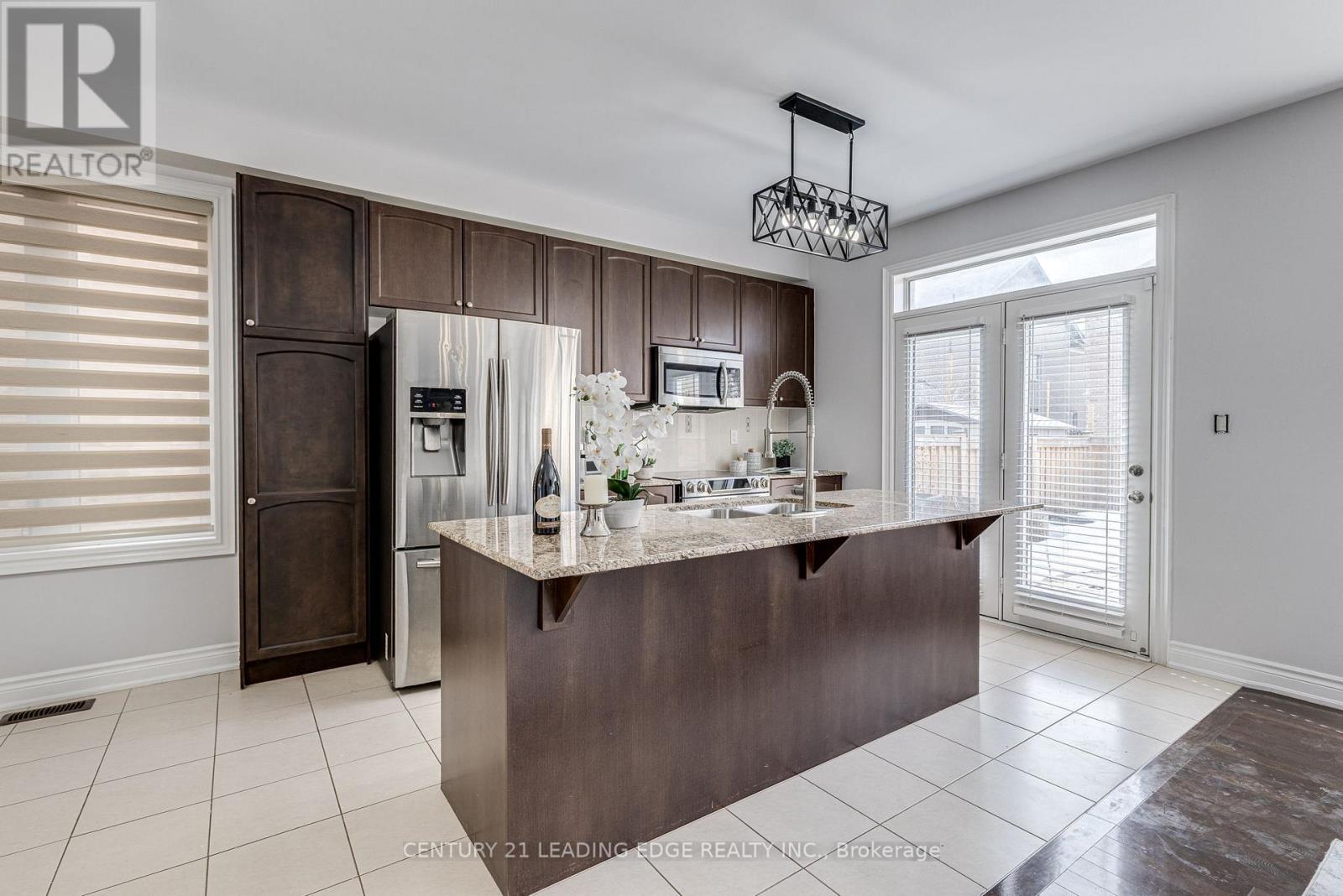 102 Mactier Drive, Vaughan, Ontario  L4H 4T9 - Photo 8 - N12483036
