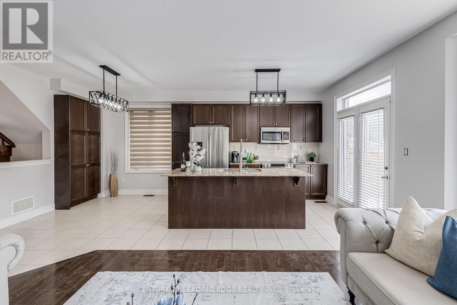 Upper - 102 Mactier Drive, Vaughan, Ontario  L4H 4T9 - Photo 12 - N12483038