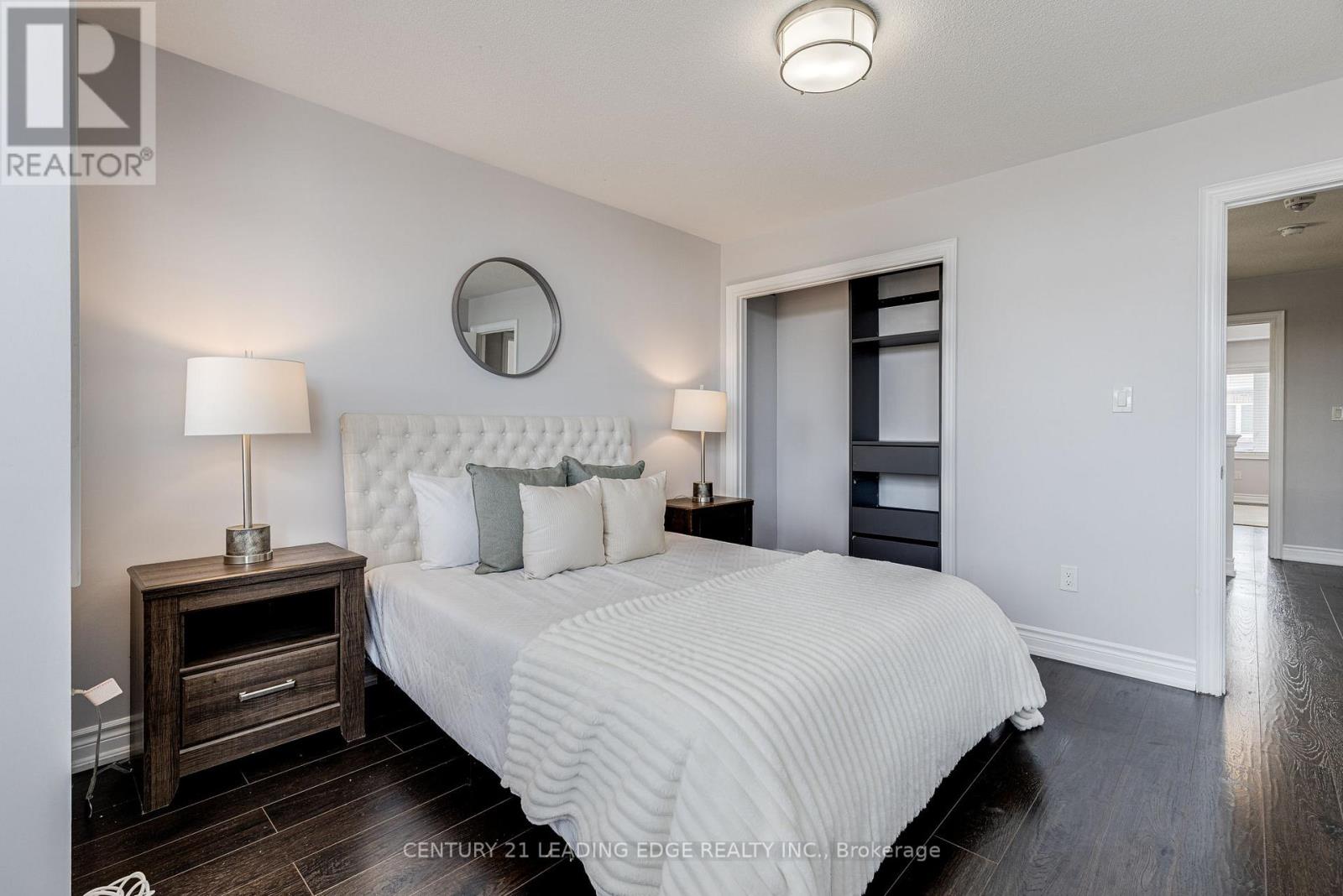 Upper - 102 Mactier Drive, Vaughan, Ontario  L4H 4T9 - Photo 18 - N12483038
