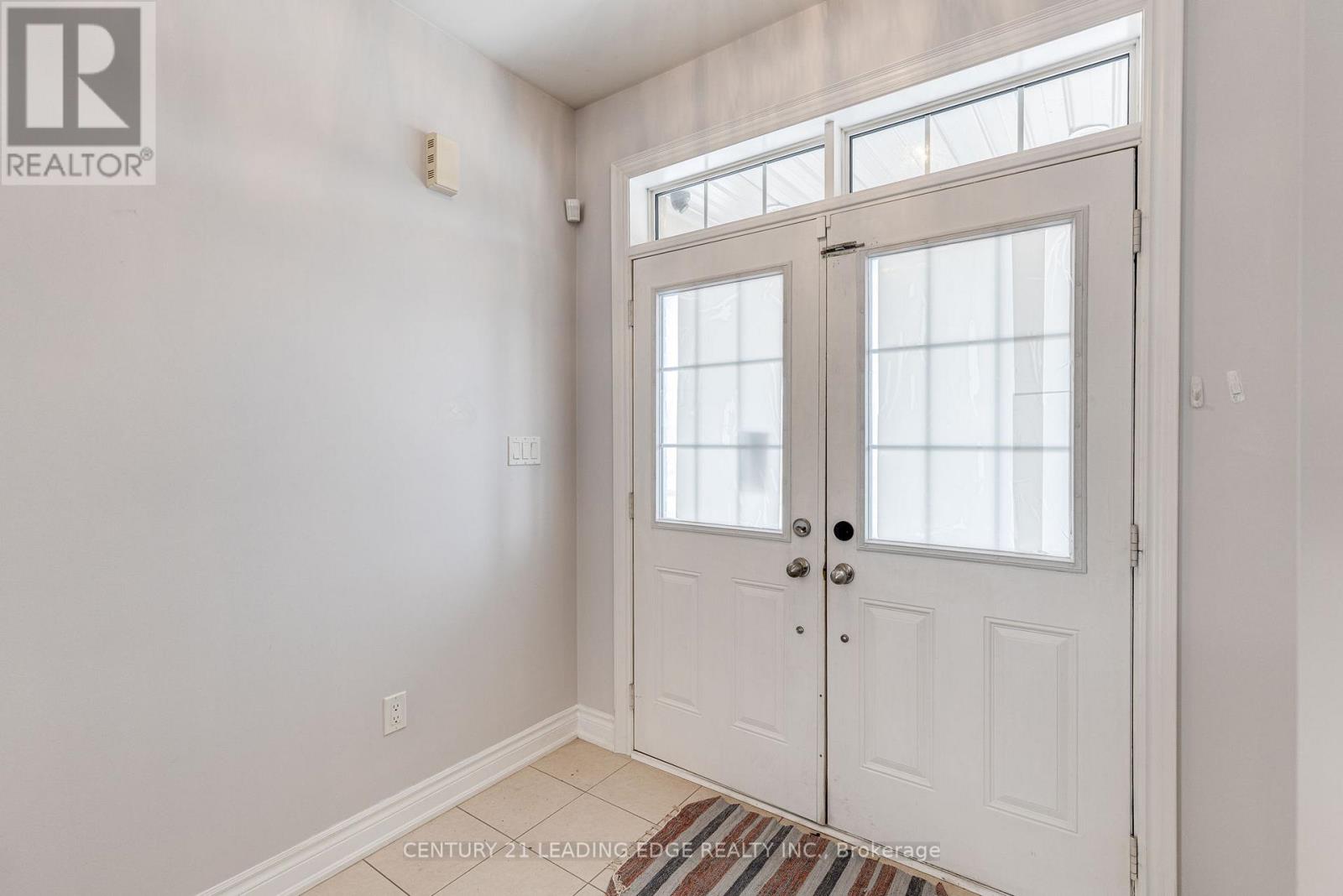 Upper - 102 Mactier Drive, Vaughan, Ontario  L4H 4T9 - Photo 5 - N12483038