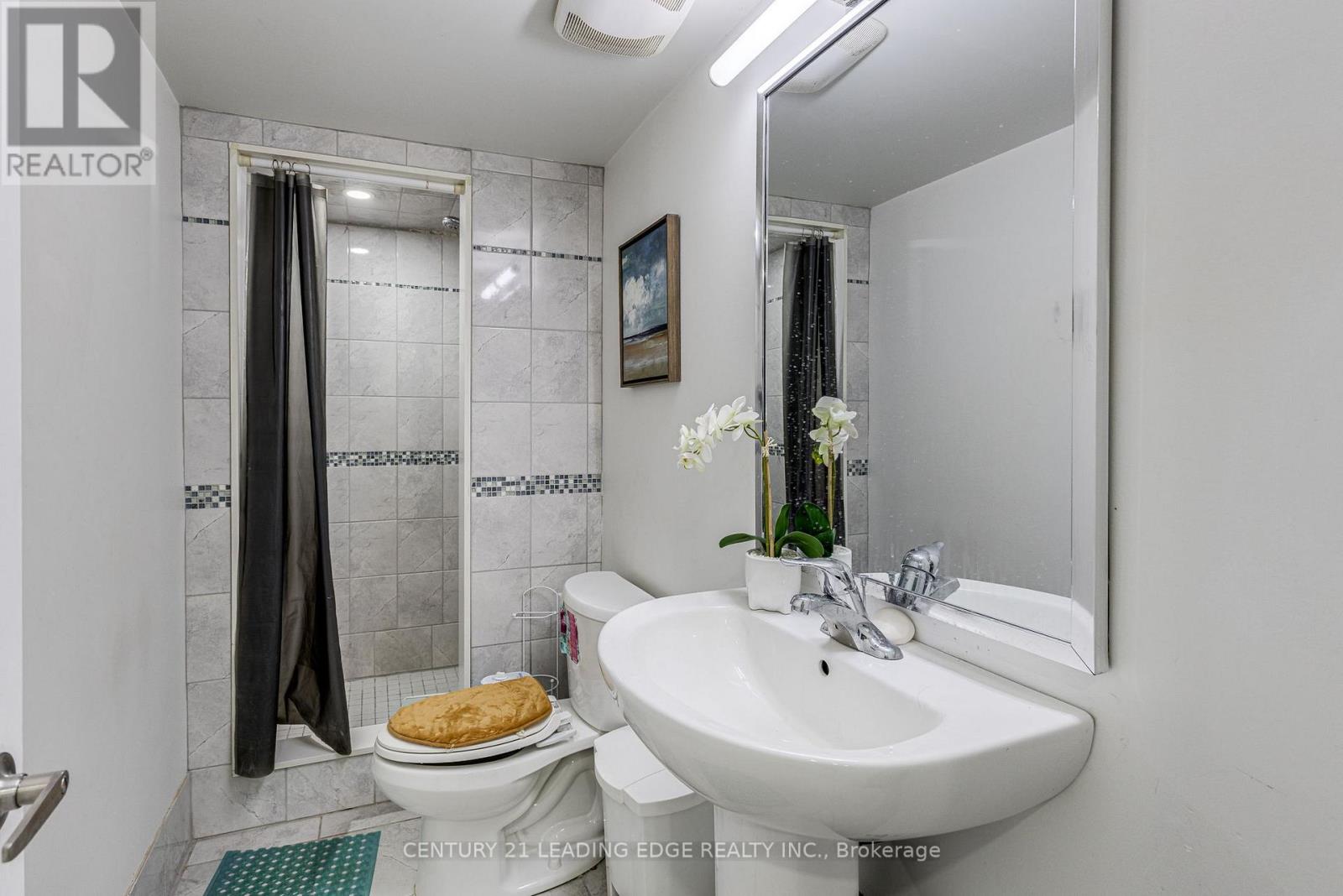 Lower - 102 Mactier Drive, Vaughan, Ontario  L4H 4T9 - Photo 5 - N12483039