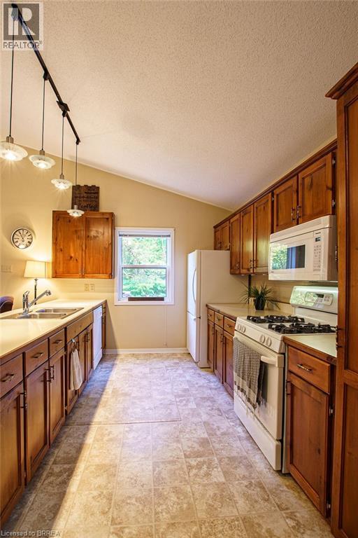 9928 Superior Street, Port Franks, Ontario  N0M 2L0 - Photo 11 - 40773603