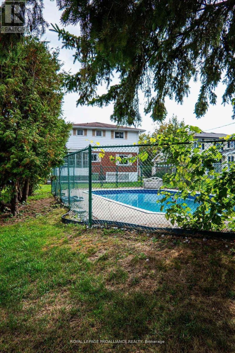 16 Country Club Drive, Quinte West, Ontario  K8R 1A1 - Photo 13 - X12483063