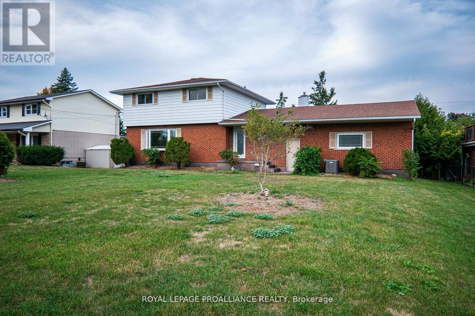 16 Country Club Drive, Quinte West, Ontario  K8R 1A1 - Photo 17 - X12483063