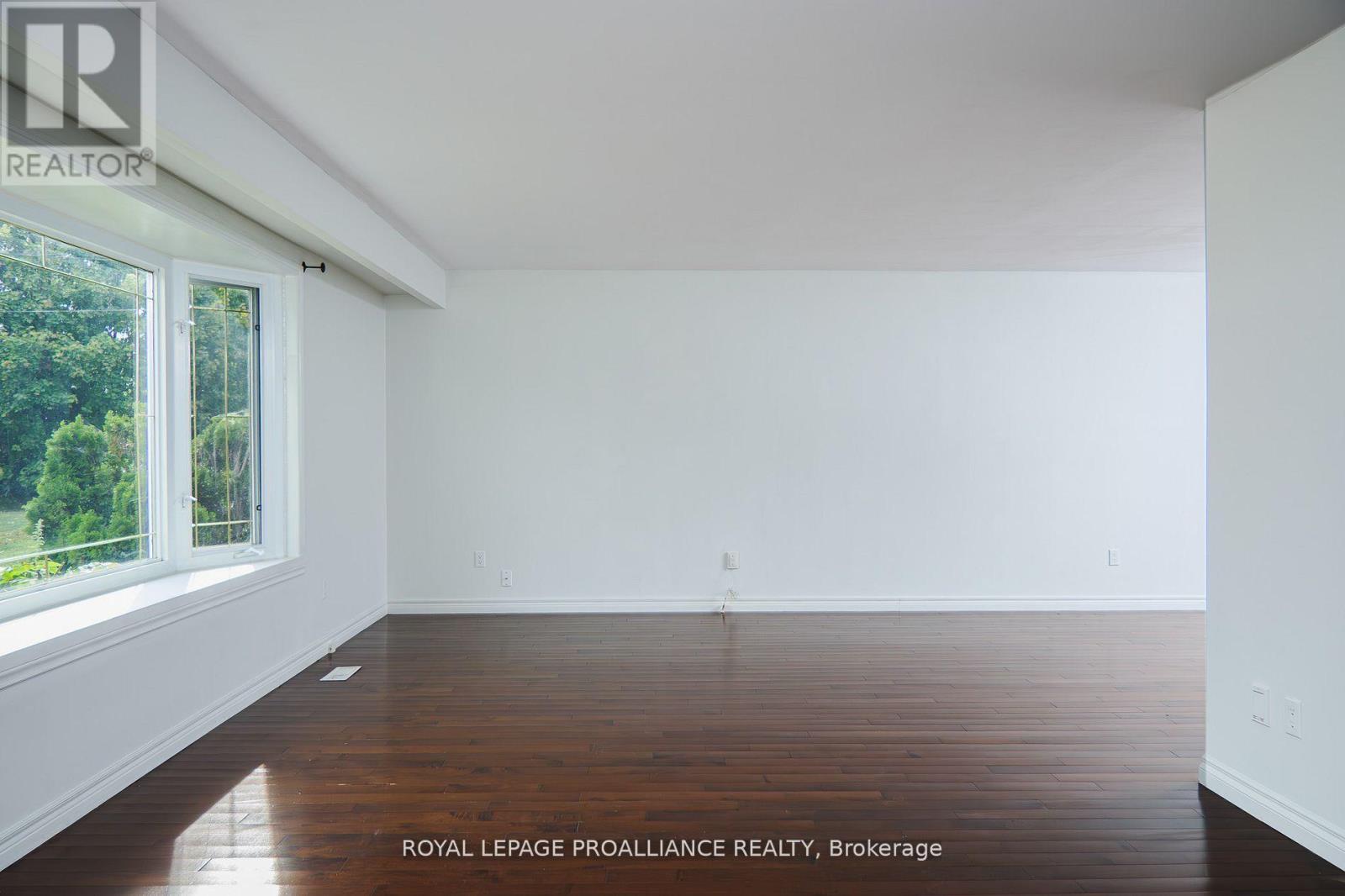 16 Country Club Drive, Quinte West, Ontario  K8R 1A1 - Photo 20 - X12483063