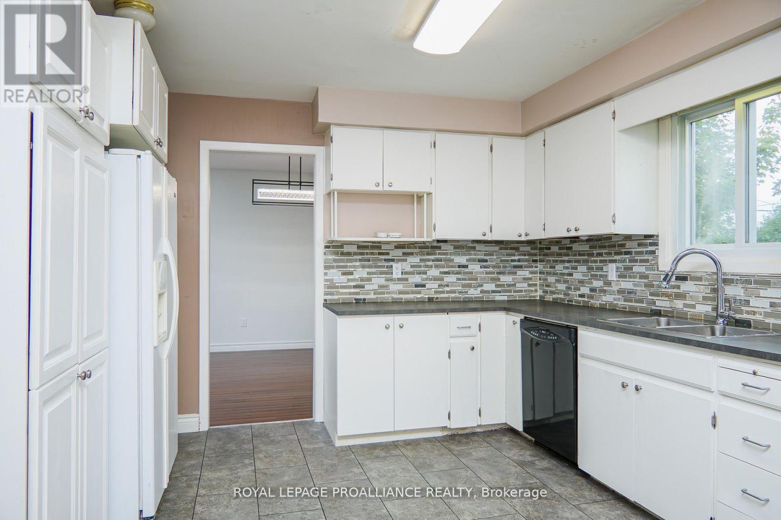 16 Country Club Drive, Quinte West, Ontario  K8R 1A1 - Photo 25 - X12483063