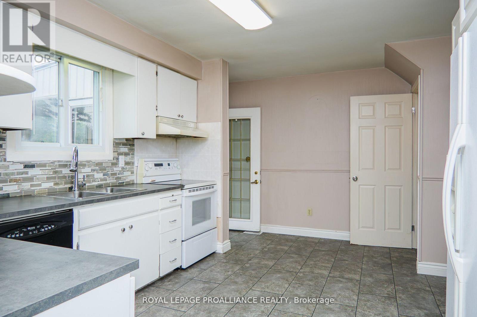 16 Country Club Drive, Quinte West, Ontario  K8R 1A1 - Photo 27 - X12483063