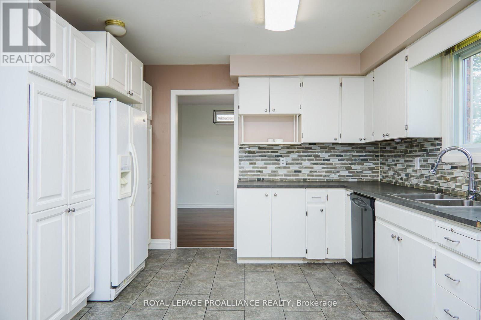 16 Country Club Drive, Quinte West, Ontario  K8R 1A1 - Photo 29 - X12483063