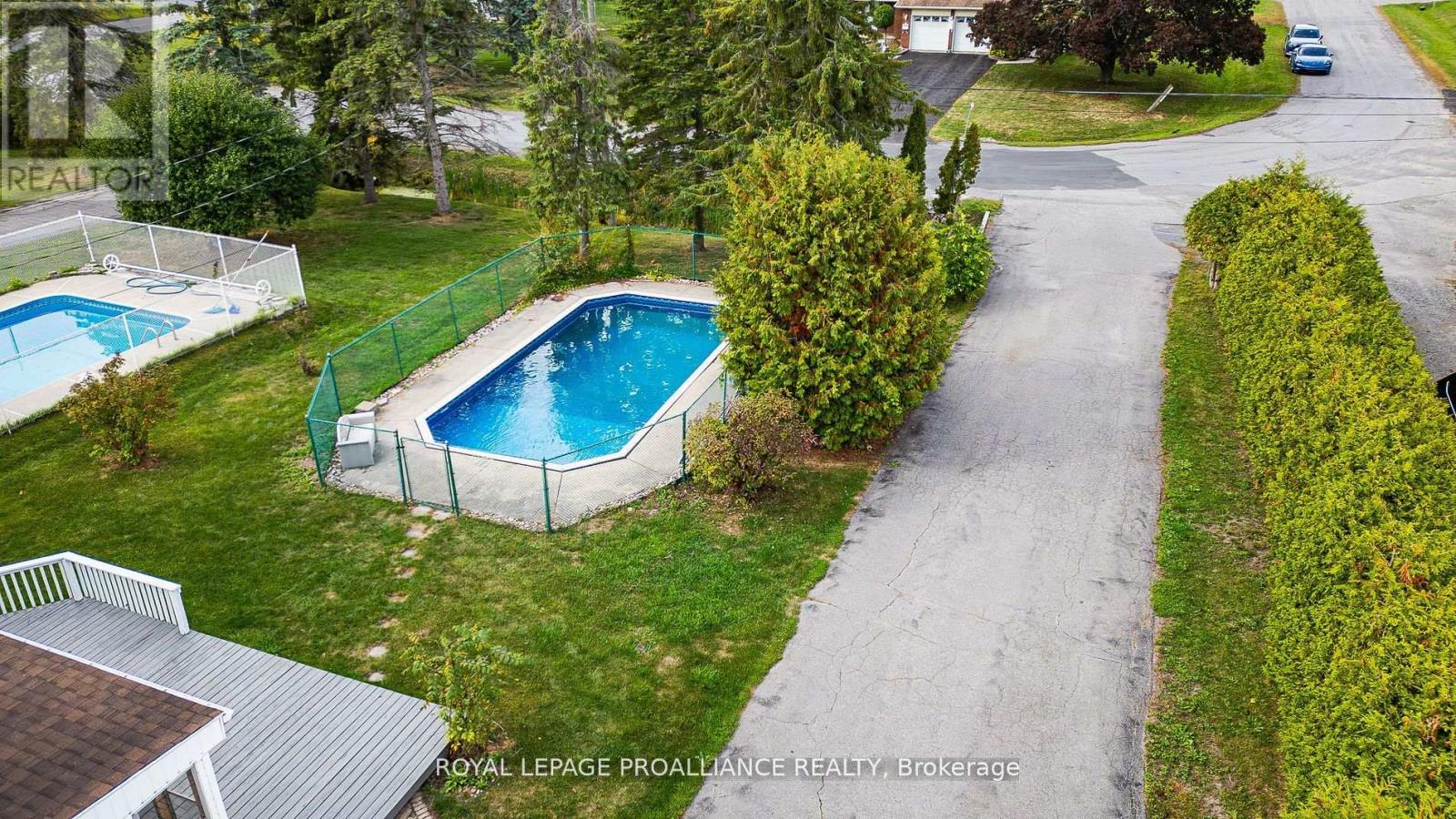 16 Country Club Drive, Quinte West, Ontario  K8R 1A1 - Photo 3 - X12483063