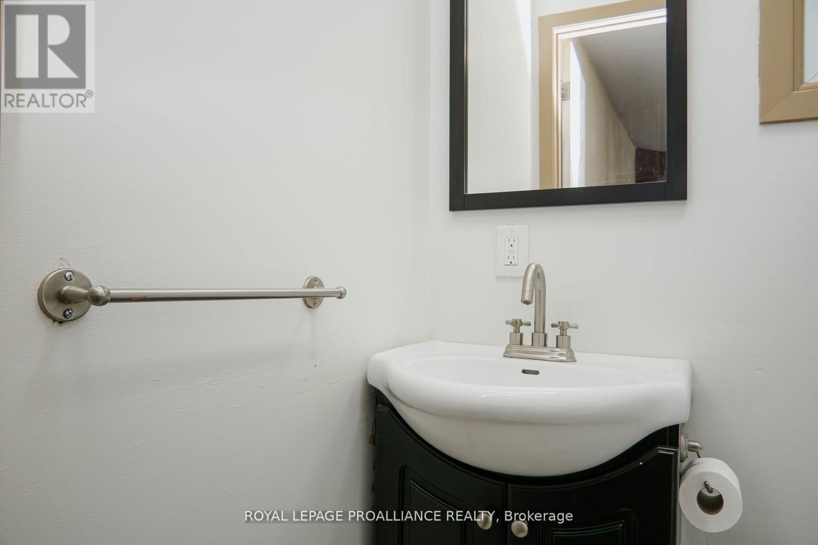 16 Country Club Drive, Quinte West, Ontario  K8R 1A1 - Photo 34 - X12483063