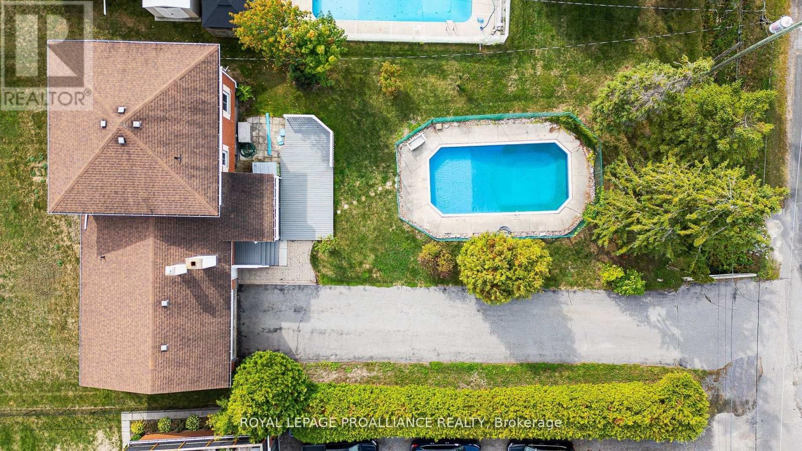 16 Country Club Drive, Quinte West, Ontario  K8R 1A1 - Photo 4 - X12483063