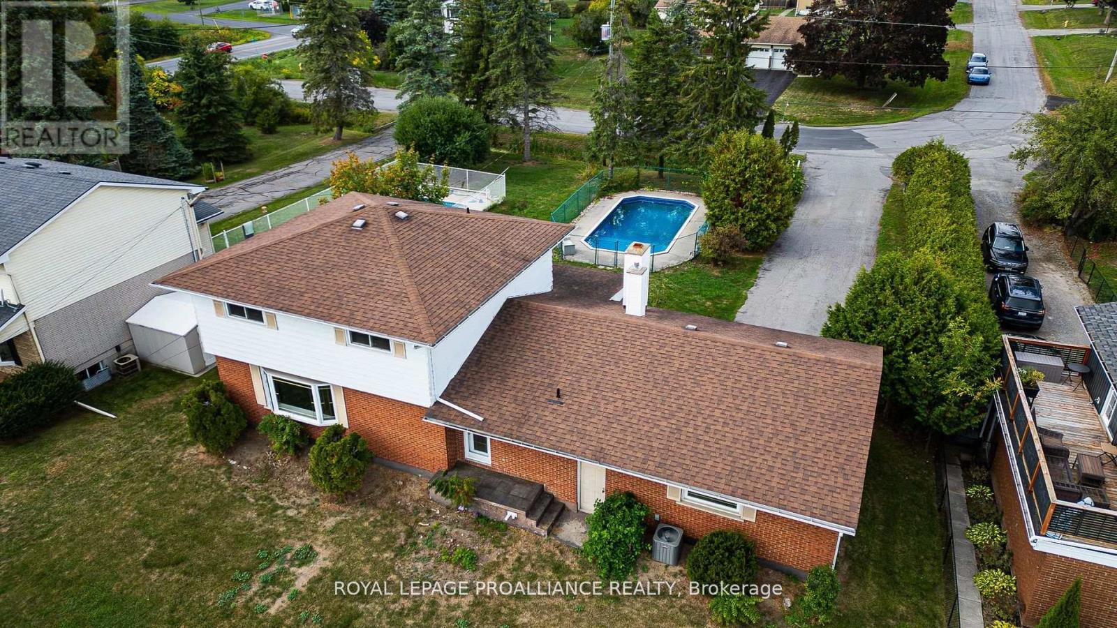 16 Country Club Drive, Quinte West, Ontario  K8R 1A1 - Photo 5 - X12483063