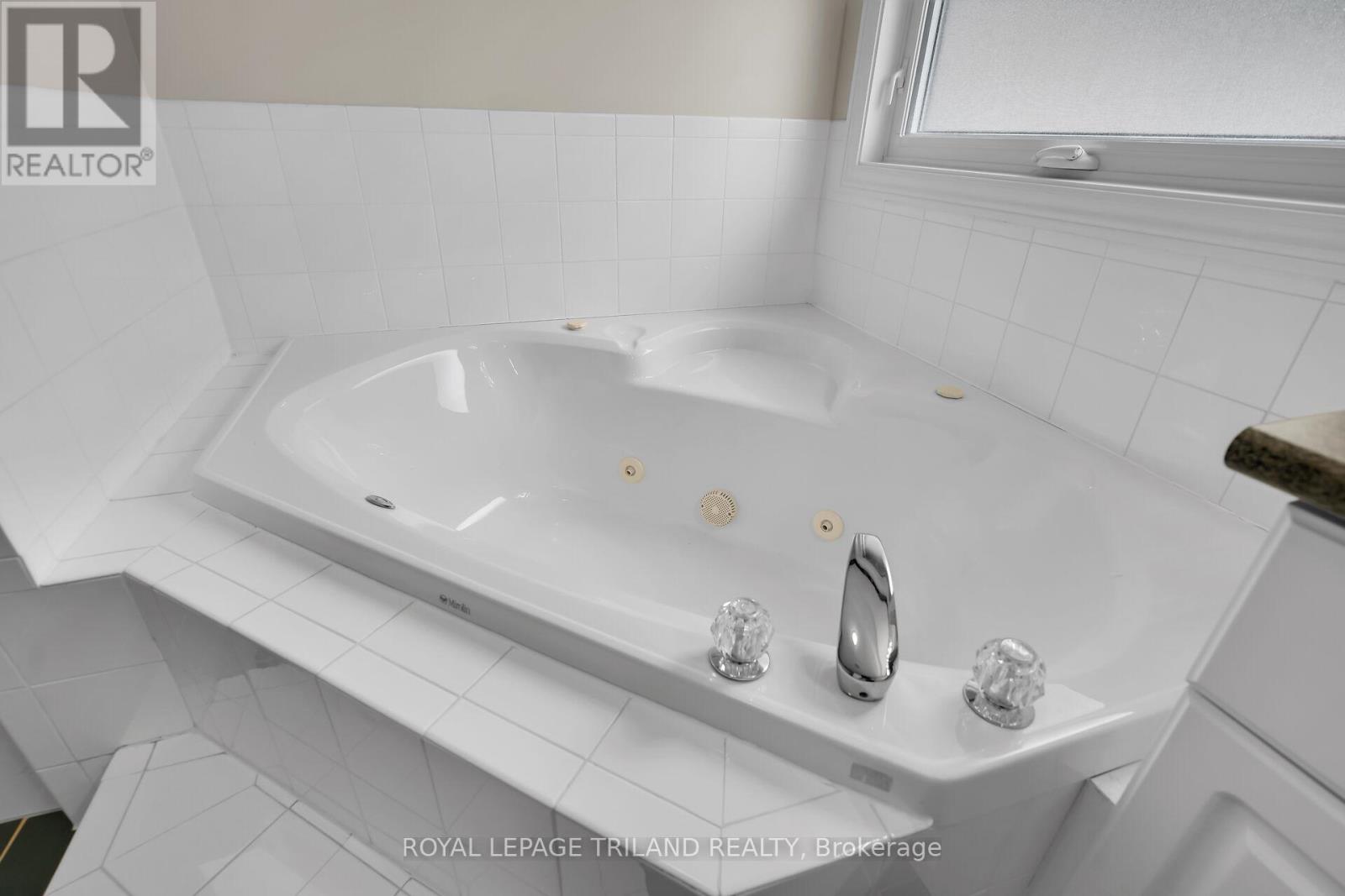 471 Ambleside Drive, London North, Ontario  N6G 4W9 - Photo 23 - X12483057