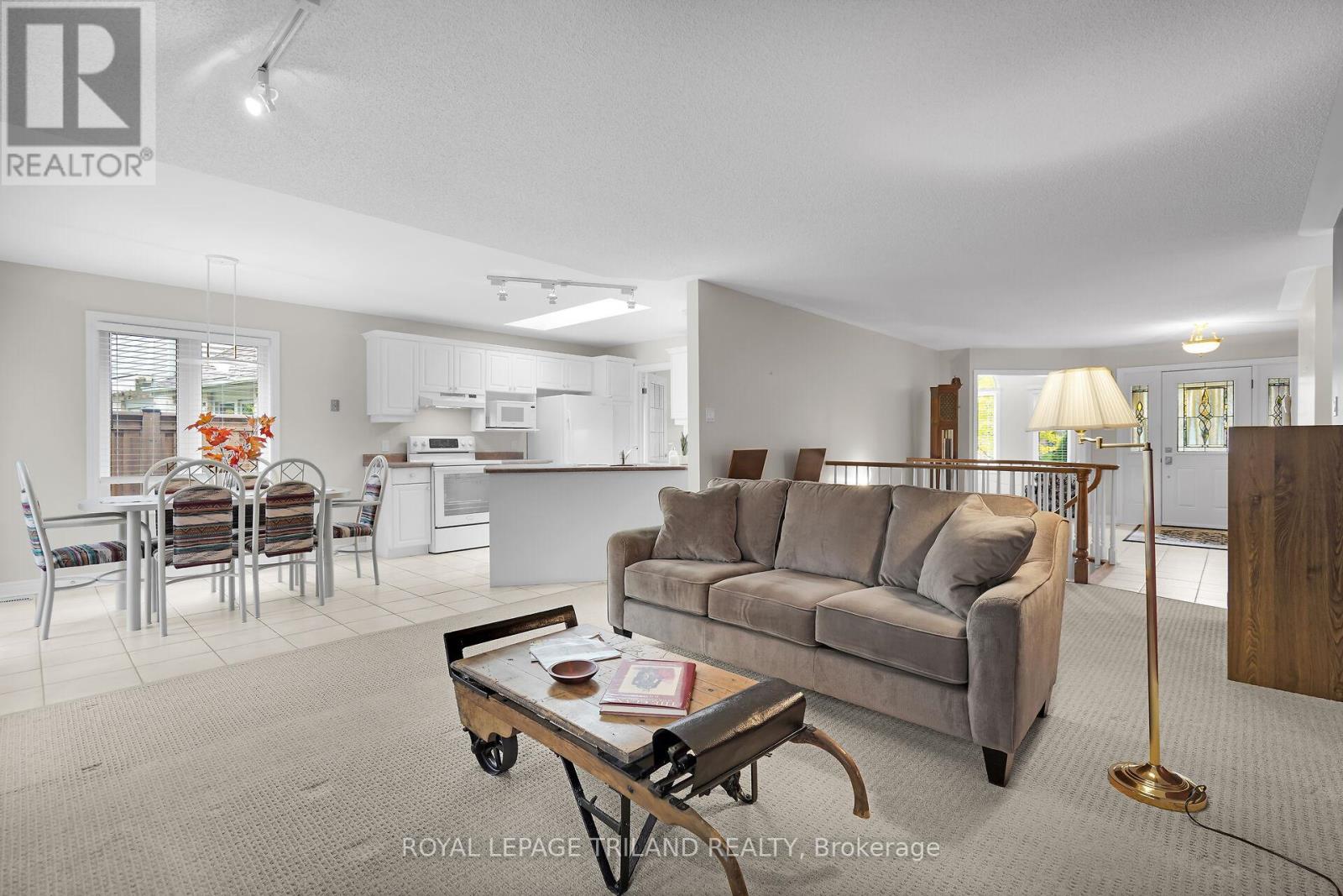 471 Ambleside Drive, London North, Ontario  N6G 4W9 - Photo 5 - X12483057