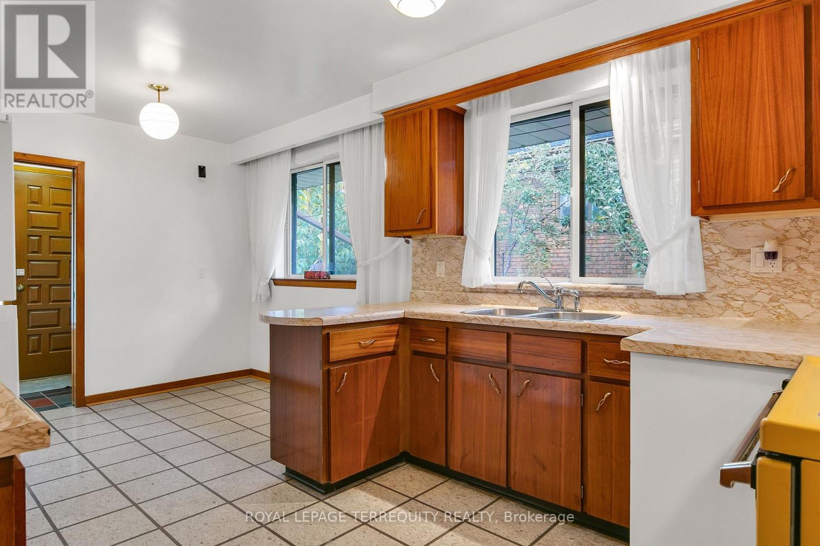 9 Larchmere Avenue, Toronto, Ontario  M9L 2N2 - Photo 11 - W12483013