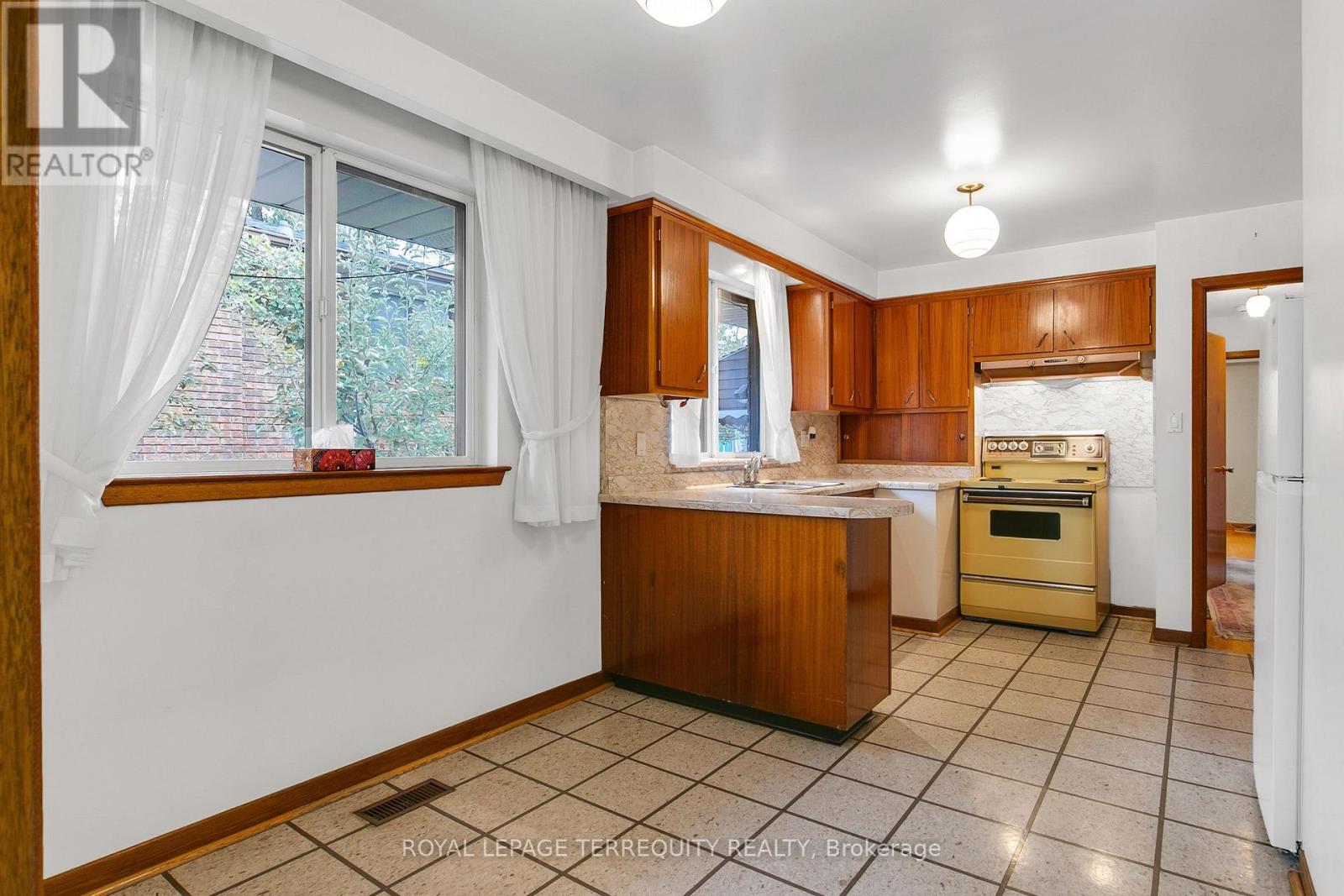 9 Larchmere Avenue, Toronto, Ontario  M9L 2N2 - Photo 12 - W12483013