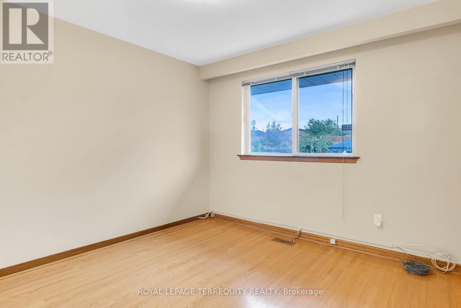 9 Larchmere Avenue, Toronto, Ontario  M9L 2N2 - Photo 15 - W12483013