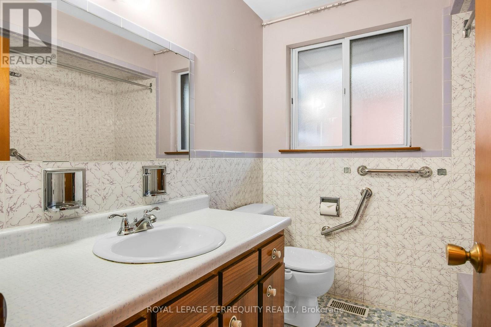 9 Larchmere Avenue, Toronto, Ontario  M9L 2N2 - Photo 17 - W12483013