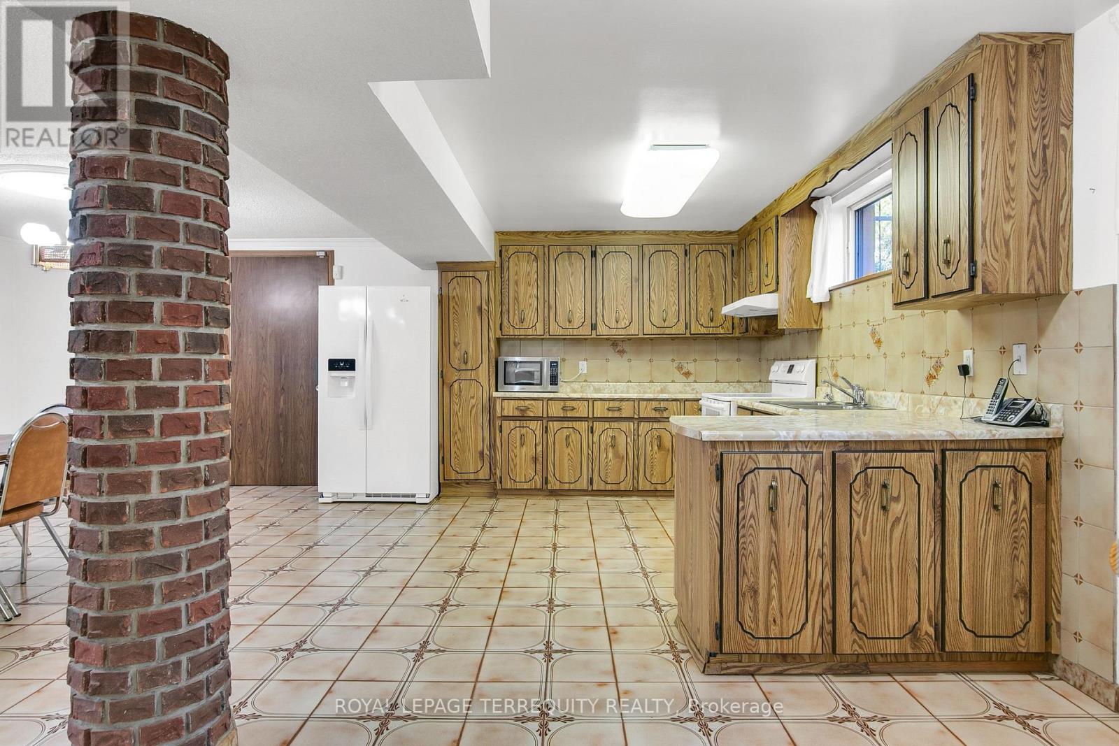 9 Larchmere Avenue, Toronto, Ontario  M9L 2N2 - Photo 23 - W12483013