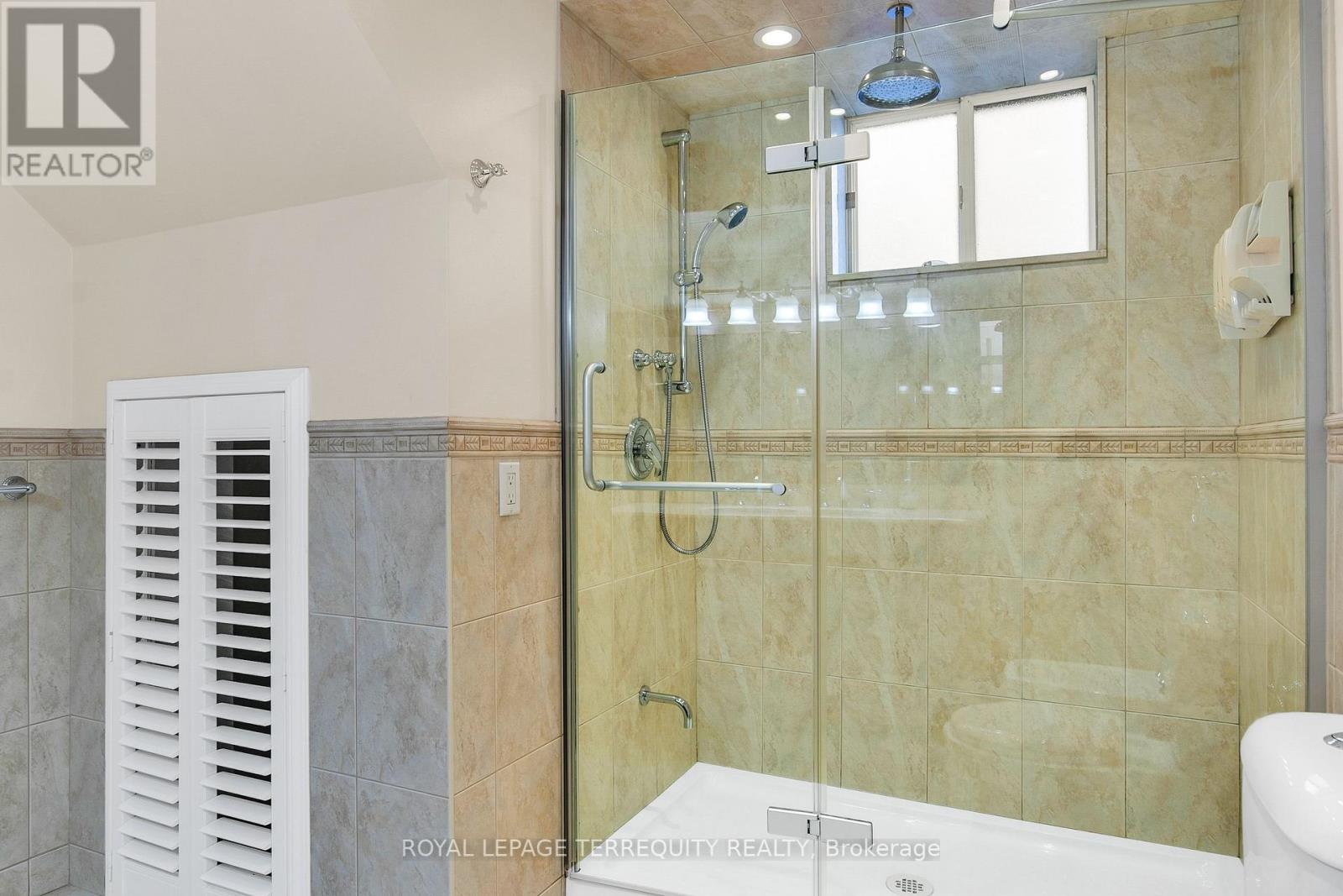 9 Larchmere Avenue, Toronto, Ontario  M9L 2N2 - Photo 28 - W12483013
