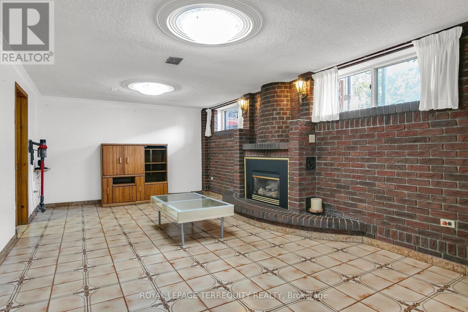 9 Larchmere Avenue, Toronto, Ontario  M9L 2N2 - Photo 29 - W12483013