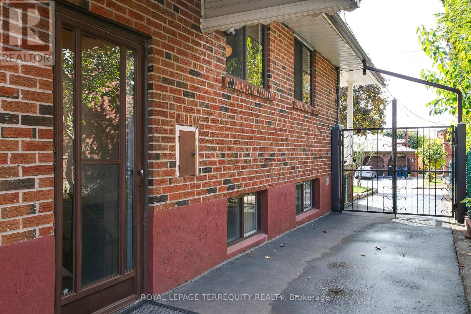 9 Larchmere Avenue, Toronto, Ontario  M9L 2N2 - Photo 38 - W12483013