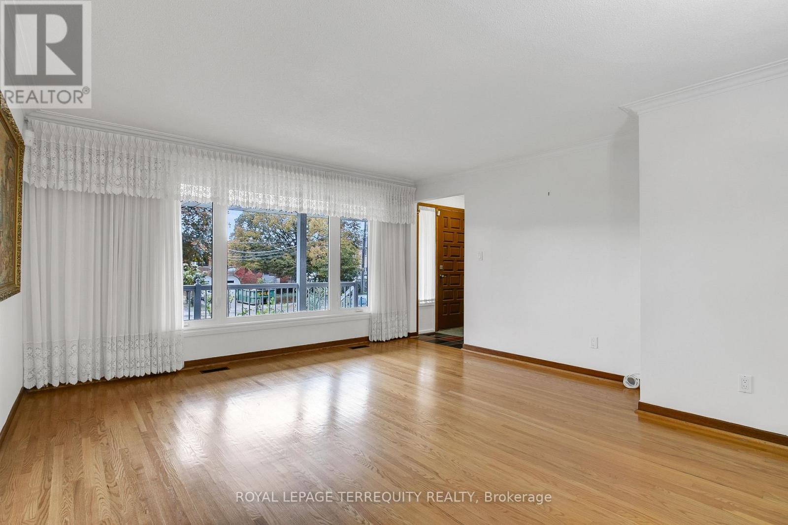 9 Larchmere Avenue, Toronto, Ontario  M9L 2N2 - Photo 5 - W12483013