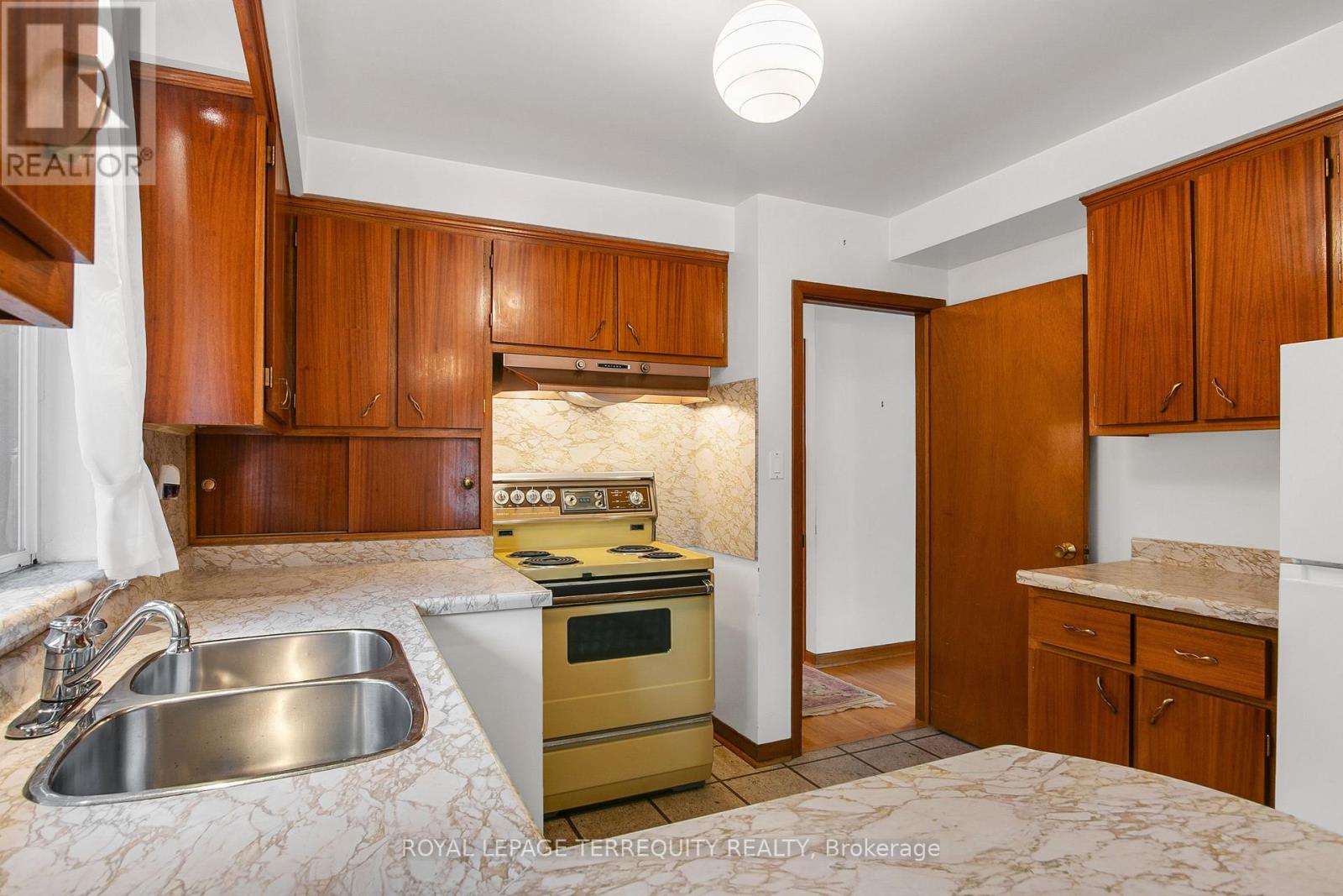 9 Larchmere Avenue, Toronto, Ontario  M9L 2N2 - Photo 9 - W12483013