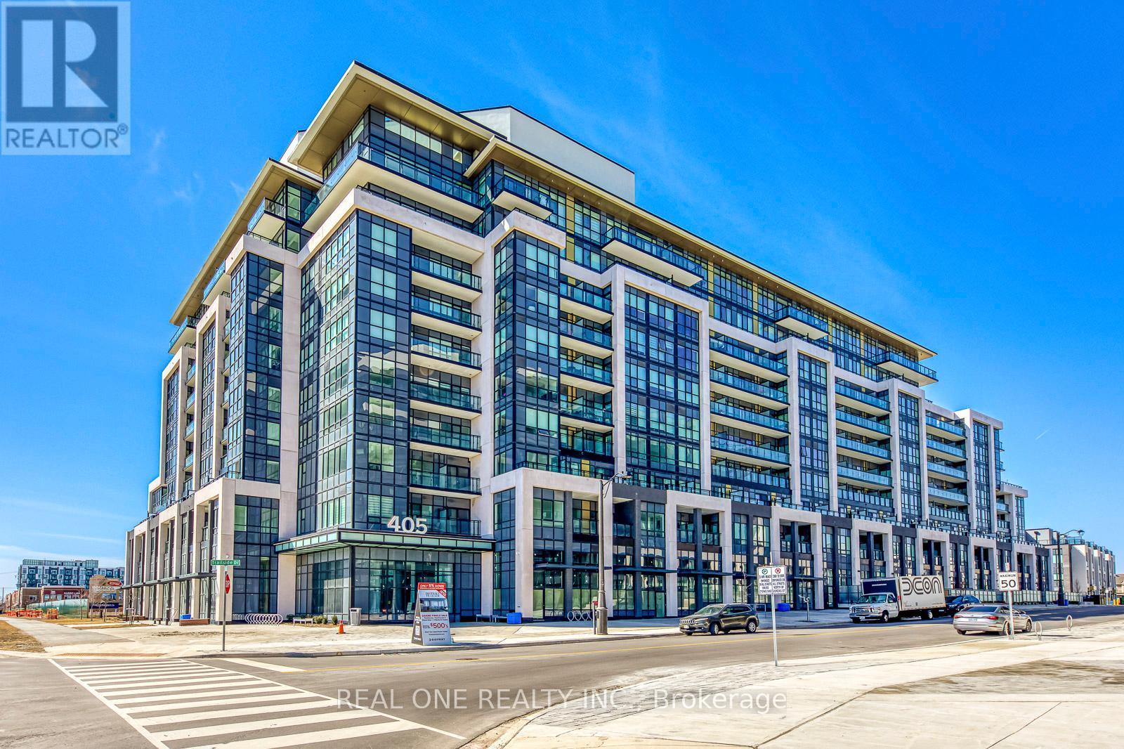 526 - 405 Dundas Street W, Oakville, Ontario  L6M 5P4 - Photo 2 - W12483033