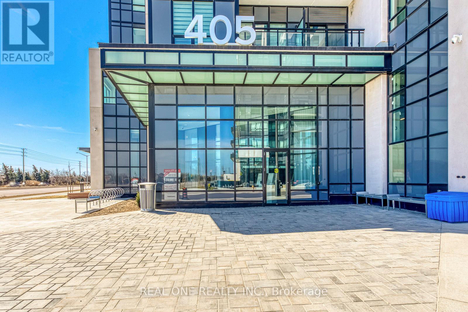 526 - 405 Dundas Street W, Oakville, Ontario  L6M 5P4 - Photo 3 - W12483033