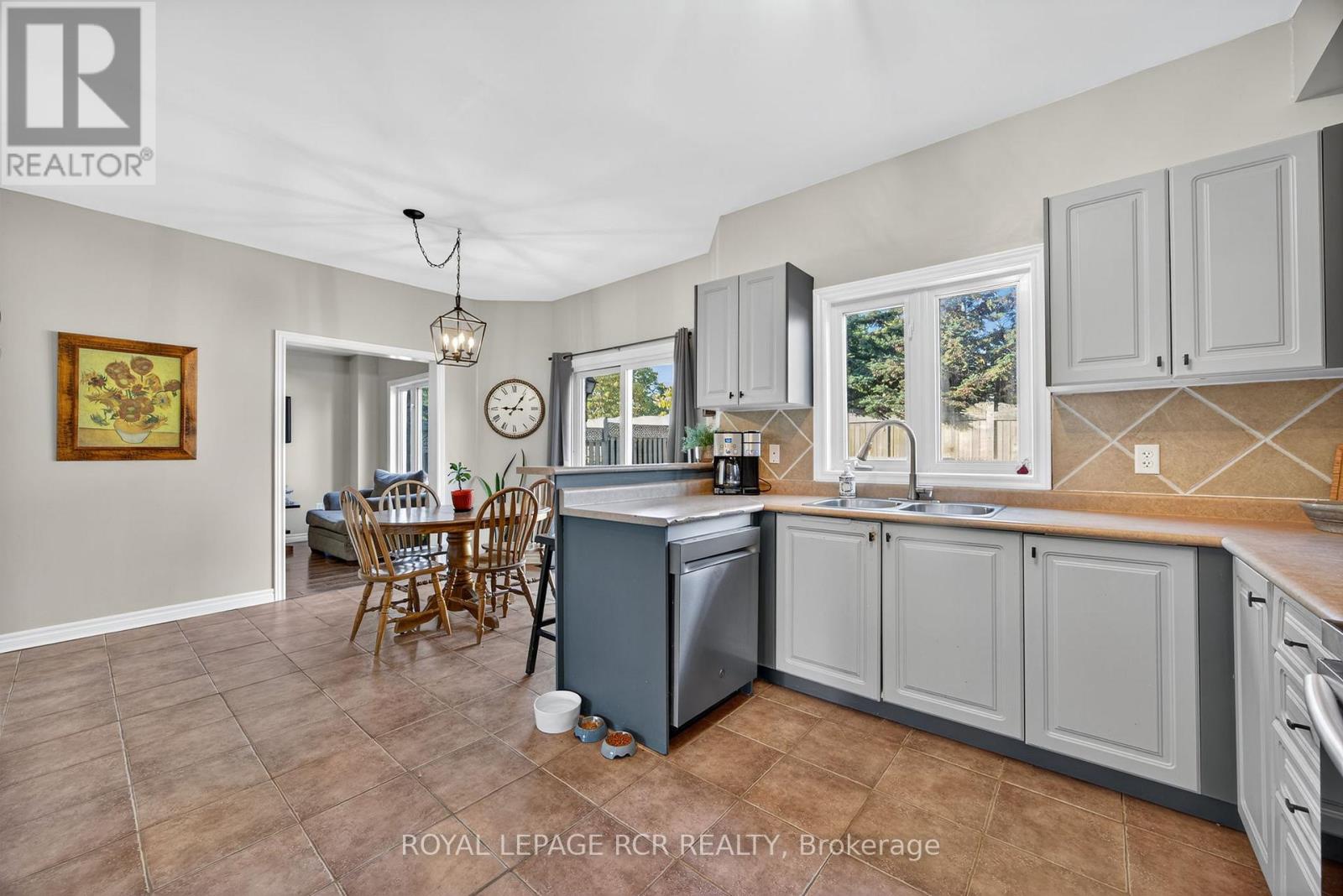 24 Tascona Court, Barrie, Ontario  L4M 0C5 - Photo 10 - S12428252