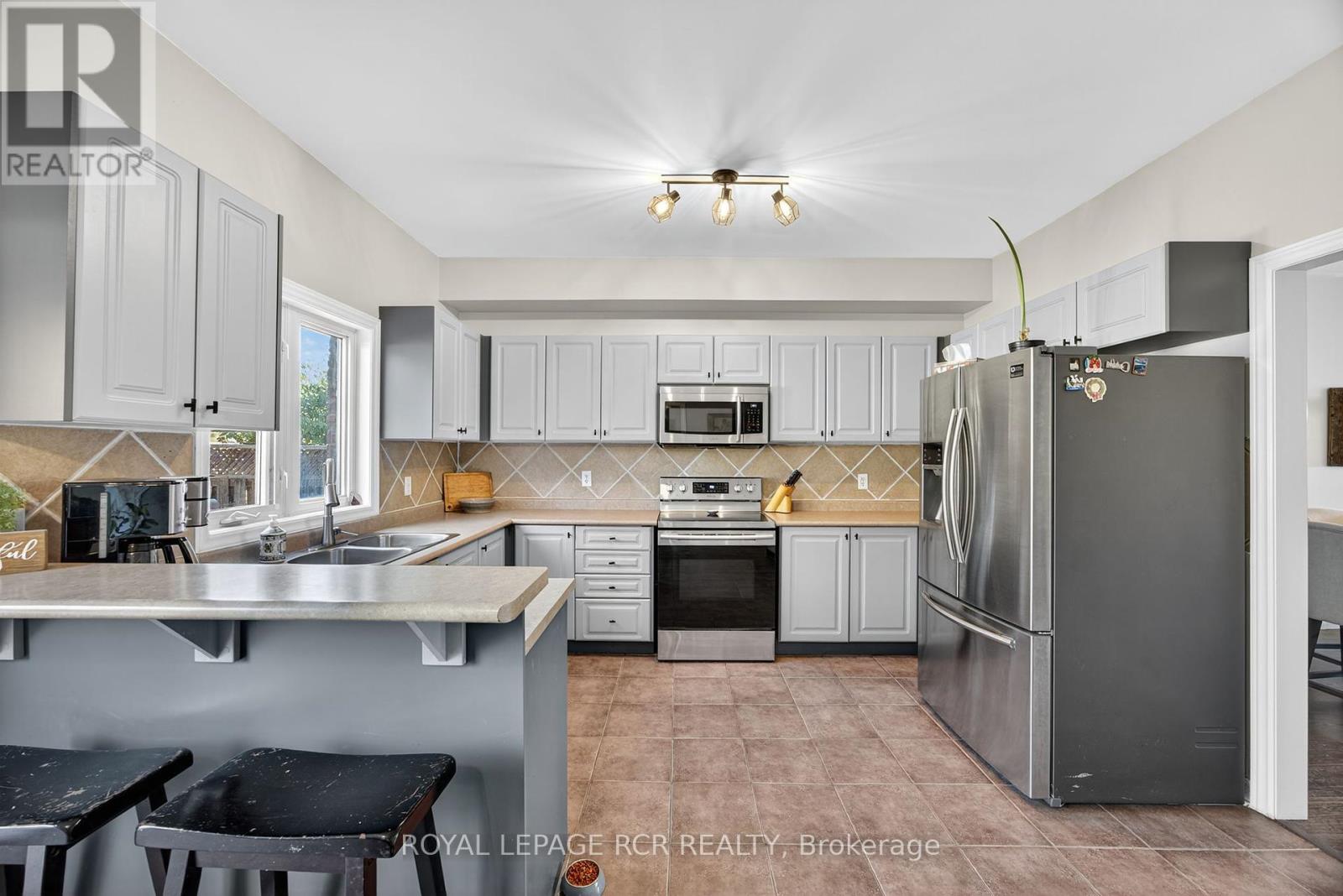 24 Tascona Court, Barrie, Ontario  L4M 0C5 - Photo 6 - S12428252