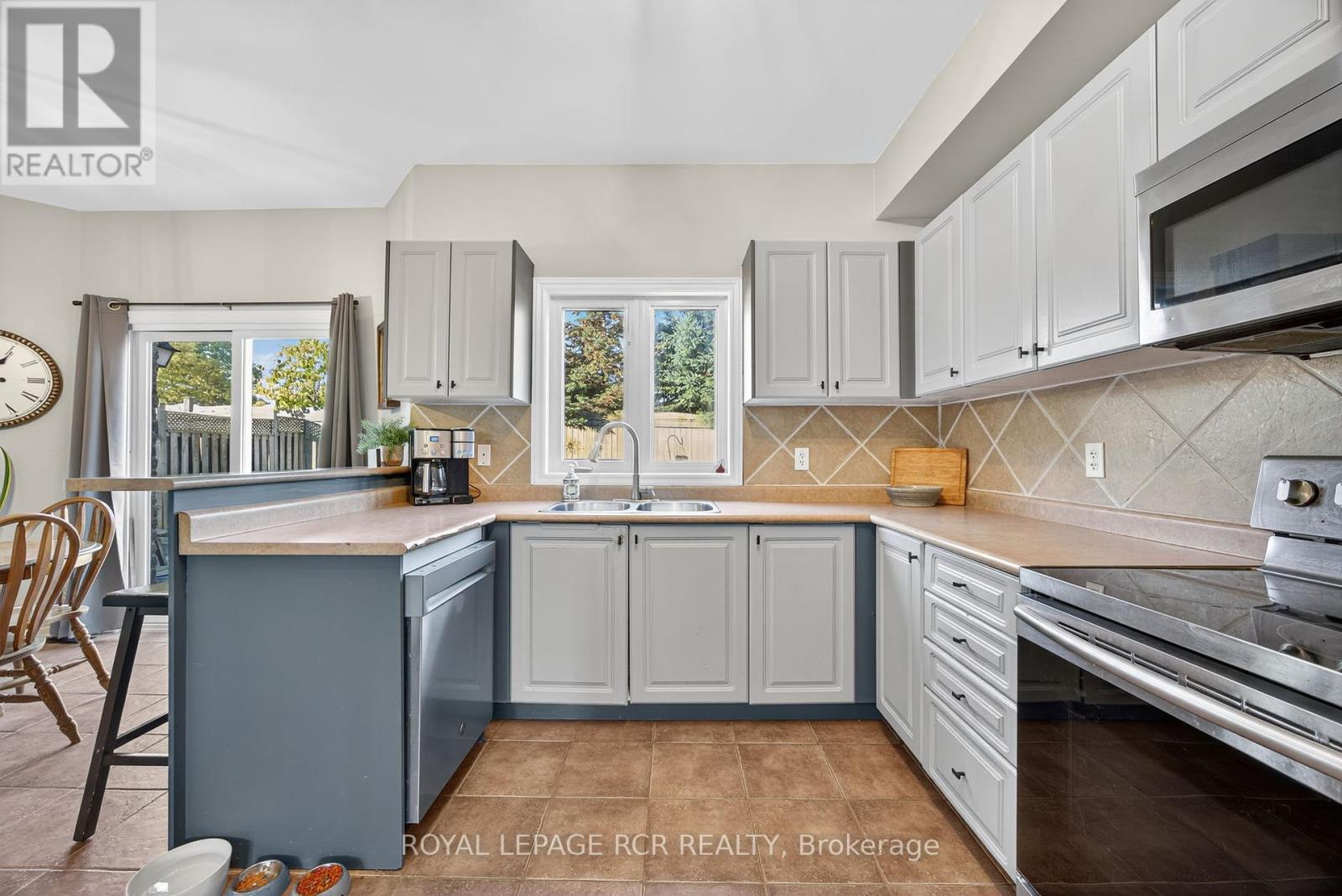 24 Tascona Court, Barrie, Ontario  L4M 0C5 - Photo 9 - S12428252