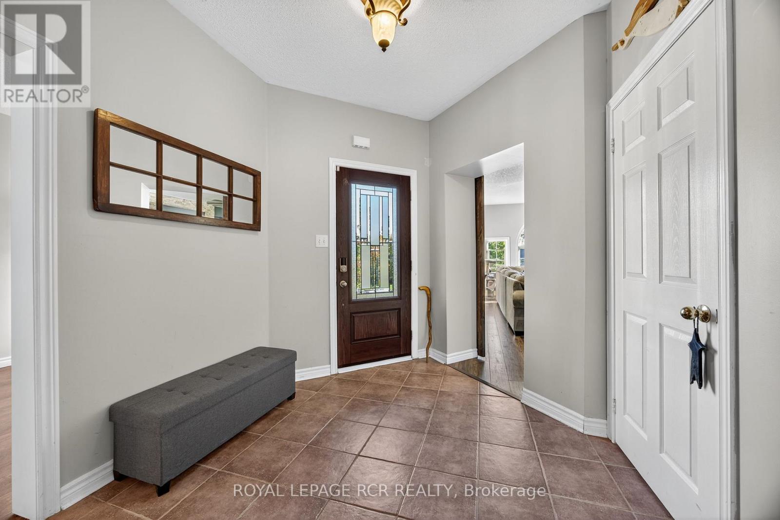 24 Tascona Court, Barrie, Ontario  L4M 0C5 - Photo 5 - S12428252