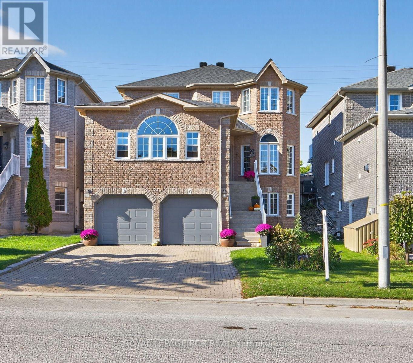 24 Tascona Court, Barrie, Ontario  L4M 0C5 - Photo 2 - S12428252