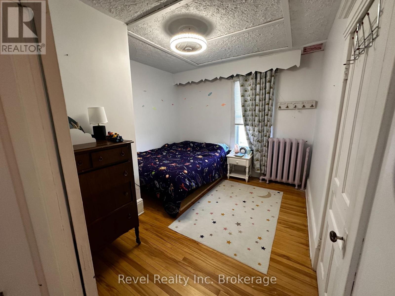 551 First Avenue E, North Bay, Ontario P1B 1K5 - Photo 12 - X12483065