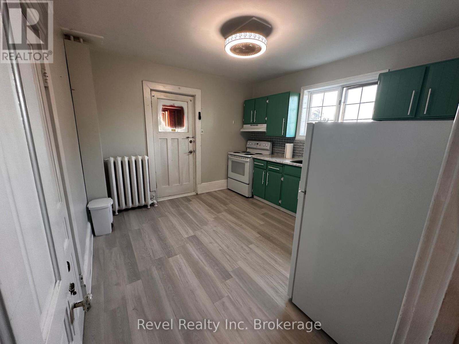 551 First Avenue E, North Bay, Ontario P1B 1K5 - Photo 17 - X12483065