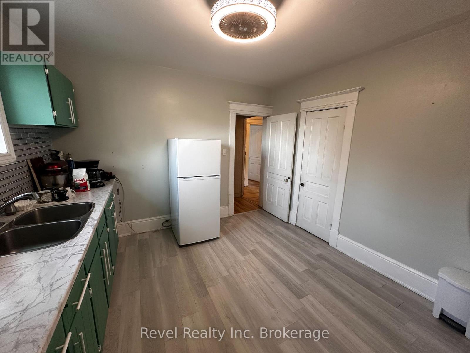 551 First Avenue E, North Bay, Ontario P1B 1K5 - Photo 18 - X12483065