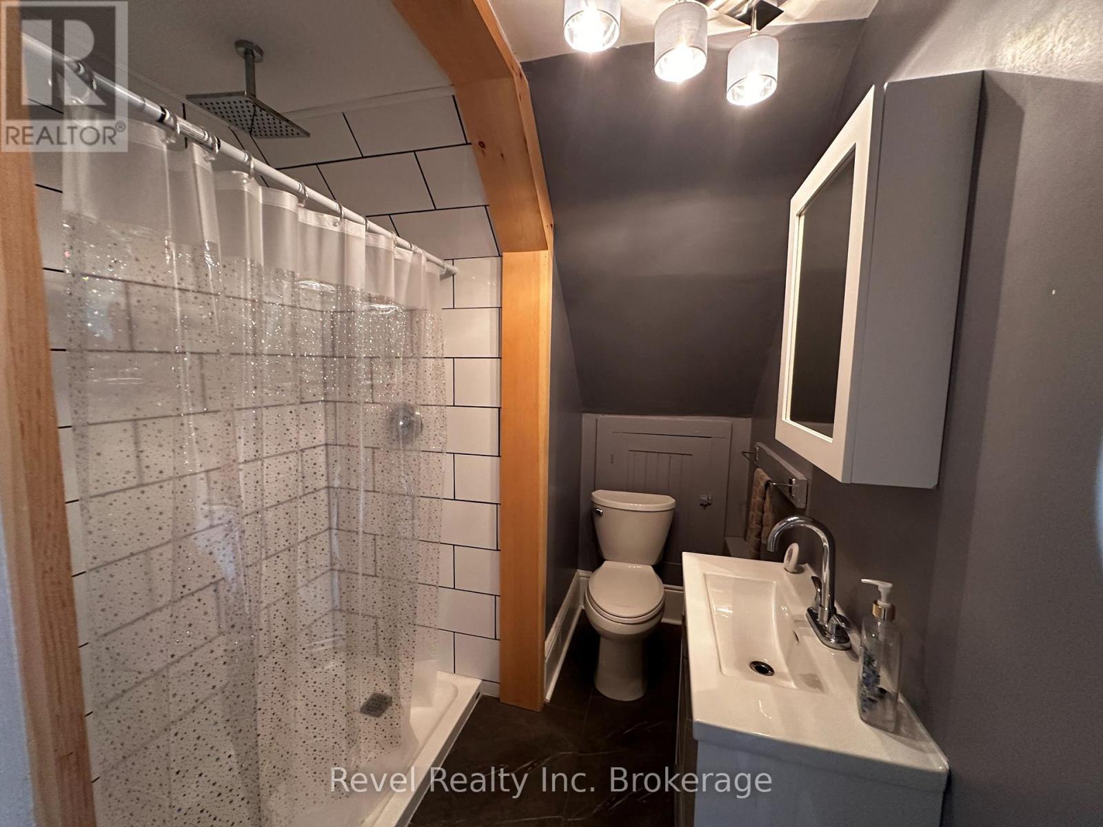 551 First Avenue E, North Bay, Ontario P1B 1K5 - Photo 19 - X12483065