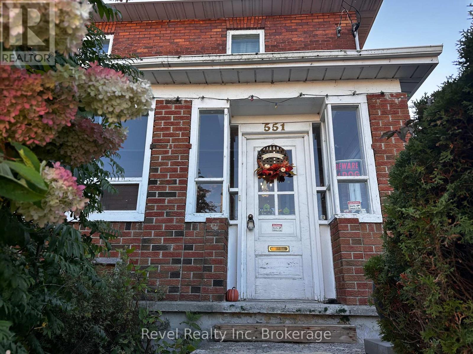 551 First Avenue E, North Bay, Ontario P1B 1K5 - Photo 2 - X12483065