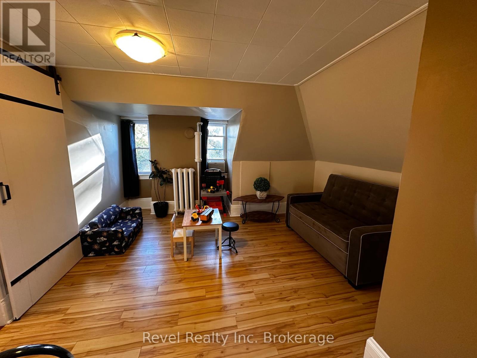 551 First Avenue E, North Bay, Ontario P1B 1K5 - Photo 23 - X12483065