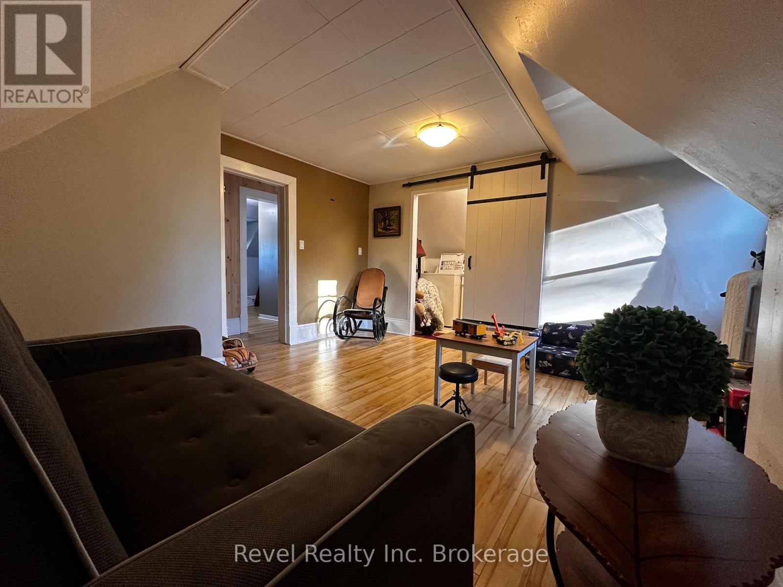 551 First Avenue E, North Bay, Ontario P1B 1K5 - Photo 24 - X12483065