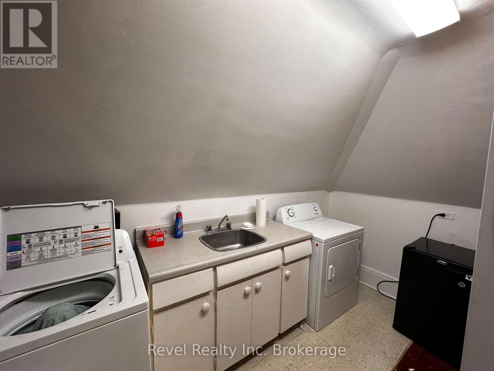 551 First Avenue E, North Bay, Ontario P1B 1K5 - Photo 25 - X12483065