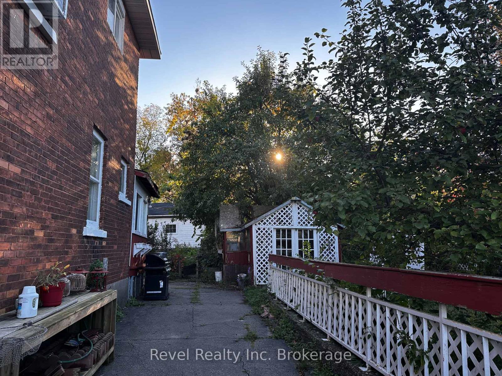 551 First Avenue E, North Bay, Ontario P1B 1K5 - Photo 29 - X12483065