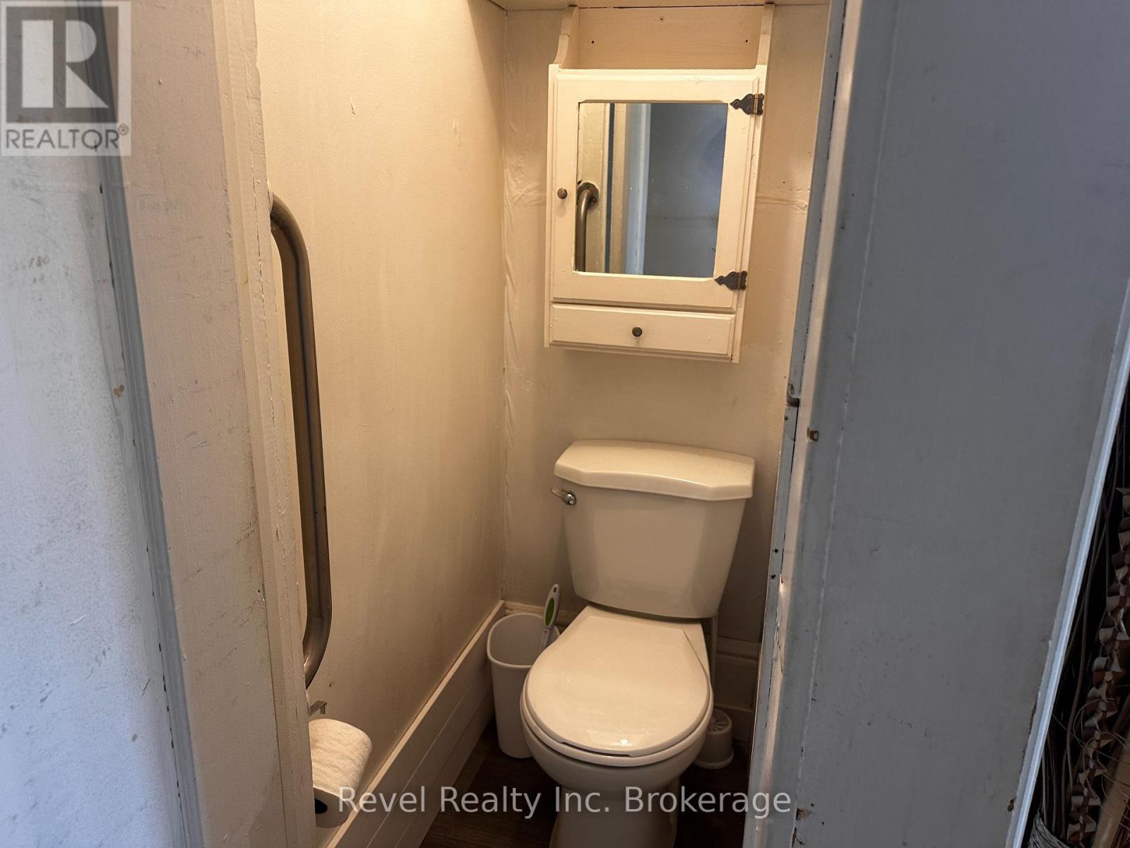 551 First Avenue E, North Bay, Ontario P1B 1K5 - Photo 9 - X12483065